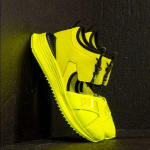 💚SOLD OUT-FENTY Puma BY RIHANNA NWT comes with box and dust bag!